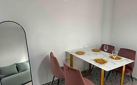 Family Apartment With Private Yard Next To Agios Dimitrios Church