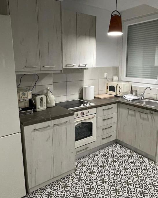 Family Apartment With Private Yard Next To Agios Dimitrios Church Salonic Exterior foto